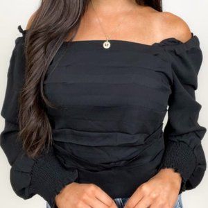 ANDREE BY UNIT Black Off-Shoulder Top
